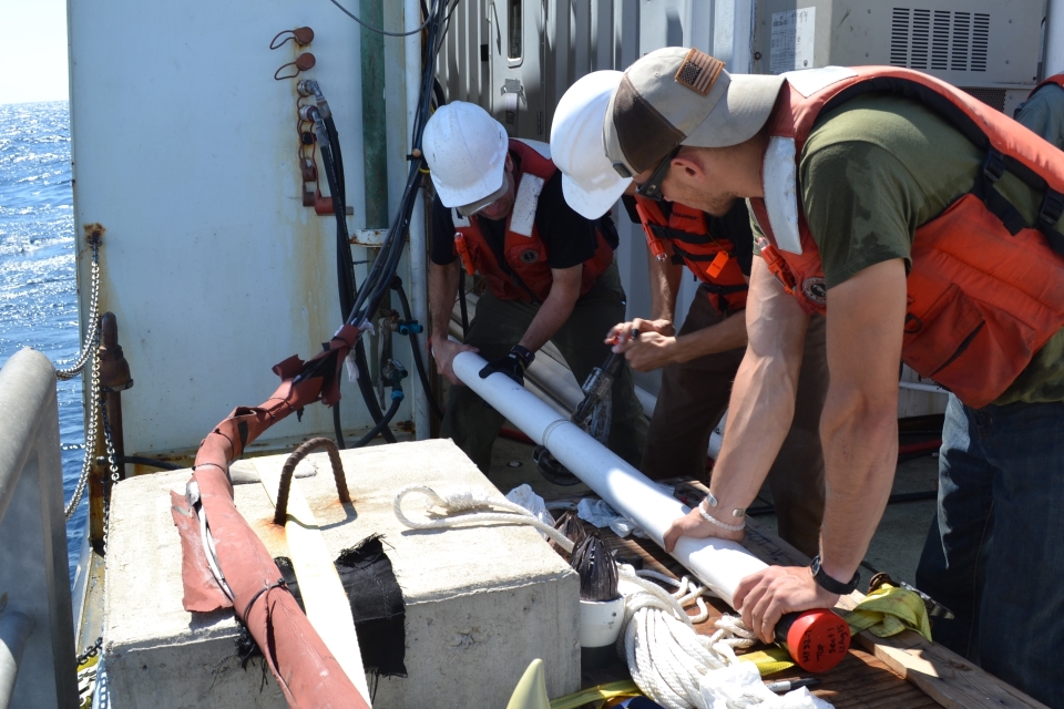 Image 17, cutting a gravity core into 1 meter lengths